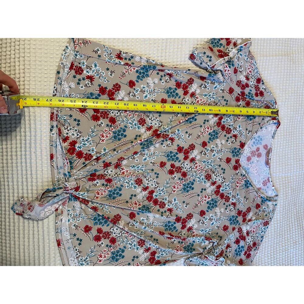 AMANA Cottage Core Gray Red Blue Floral Textured Tie Front V Neck Tee Size 2X - Picture 3 of 12
